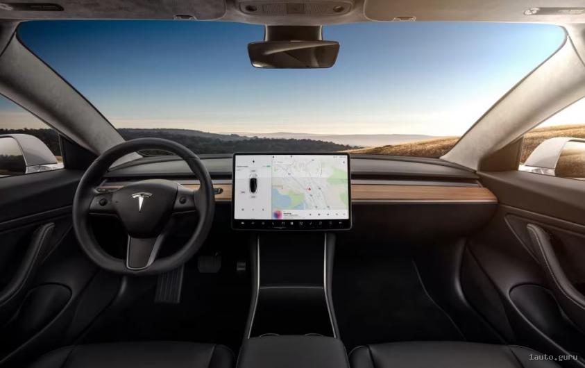 Мультимедіа та інтер'єр Tesla Model 3