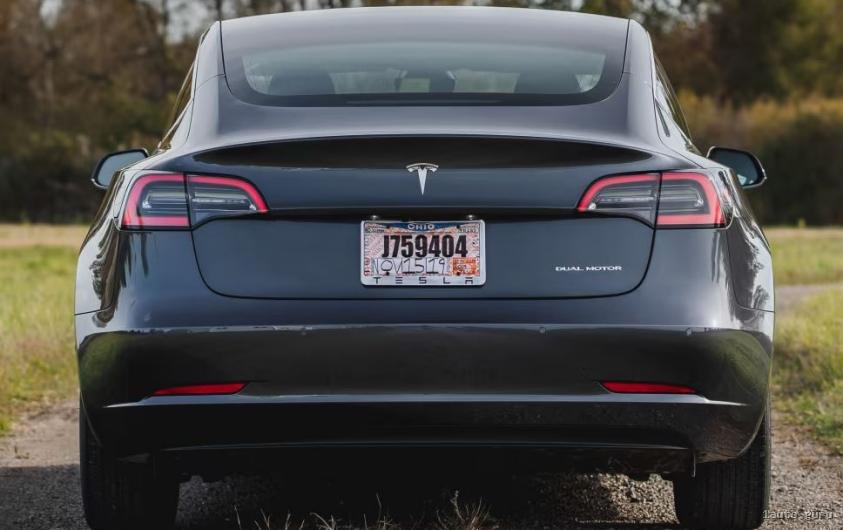 Проблеми підвіски Tesla Model 3
