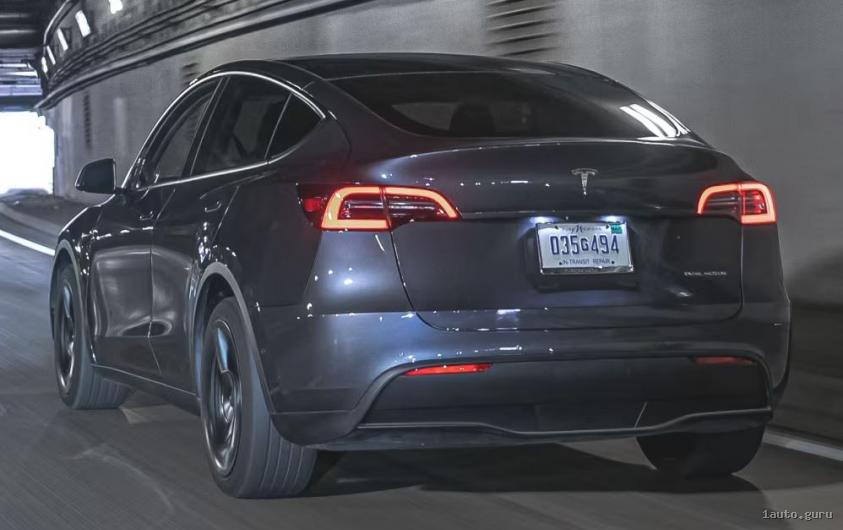 Задня оптика Tesla Model Y