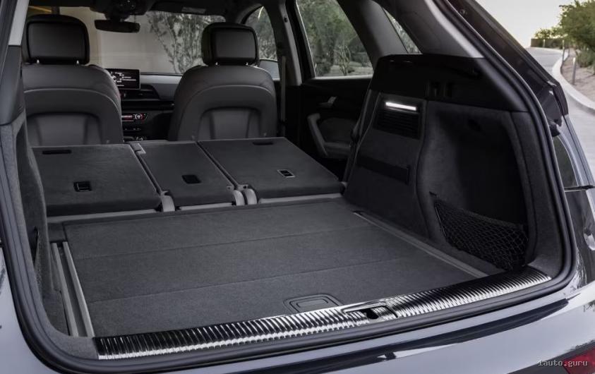 Багажник Audi Q5 FY із піднятими спинками другого ряду