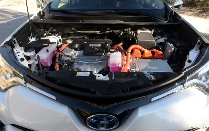 Toyota RAV4 Hybrid 2016-18 під капотом
