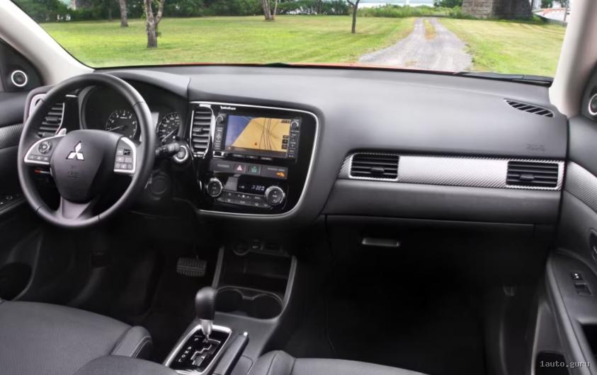 Під капотом Mitsubishi Outlander PHEV 2014–2018