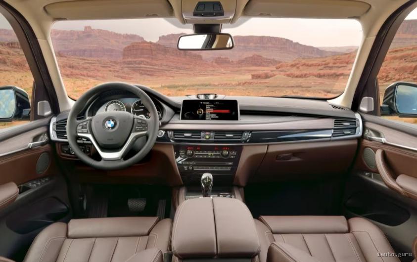 Інтер’єр BMW X5 F15: передня панель, екран iDrive та селектор АКПП