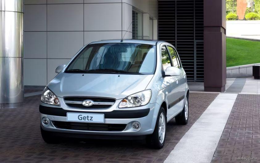 Hyundai Getz TB після рестайлінгу: п’ятидверний кузов спереду в три чверті