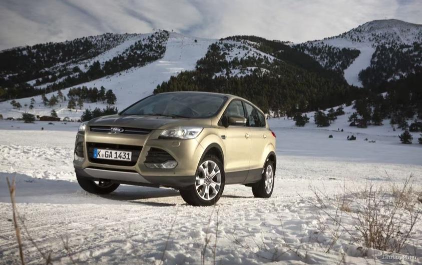 Ford Kuga II до рестайлінгу: автомобіль цілком спереду в три чверті
