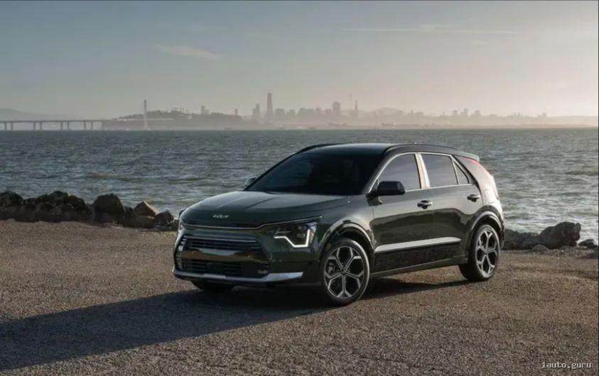 Kia Niro другого покоління SG2 HEV: кузов спереду в три чверті