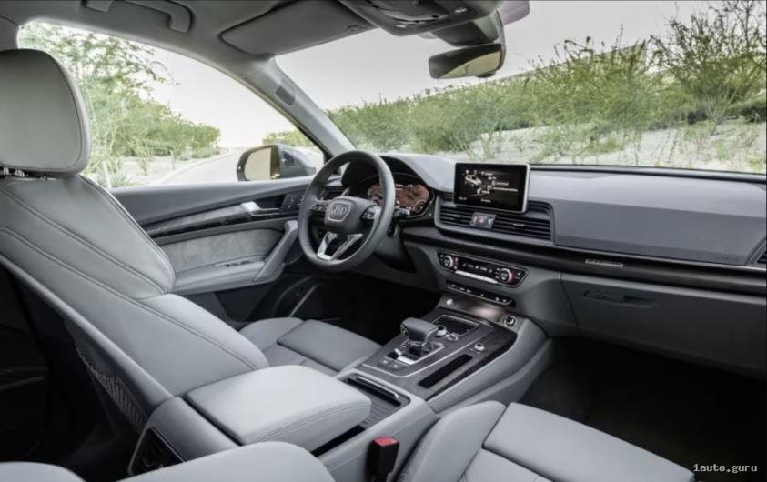 Інтер’єр Audi Q5 FY до рестайлінгу з контролером MMI на центральній консолі