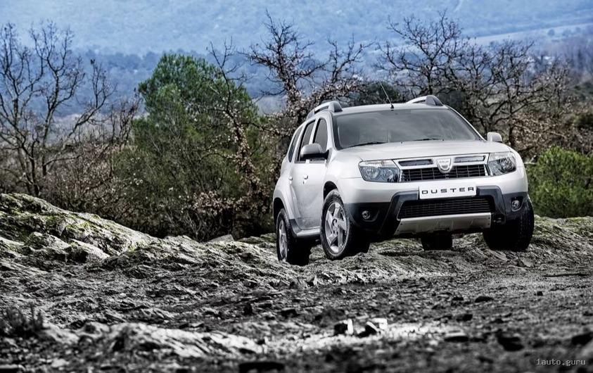 Dacia Duster першого покоління до рестайлінгу — кузов спереду в три чверті
