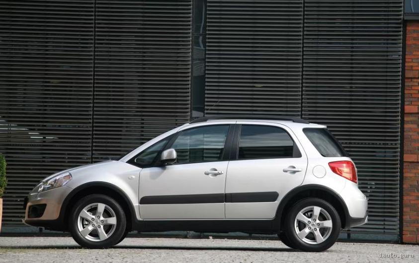 Suzuki SX4 першого покоління після оновлення — вигляд збоку
