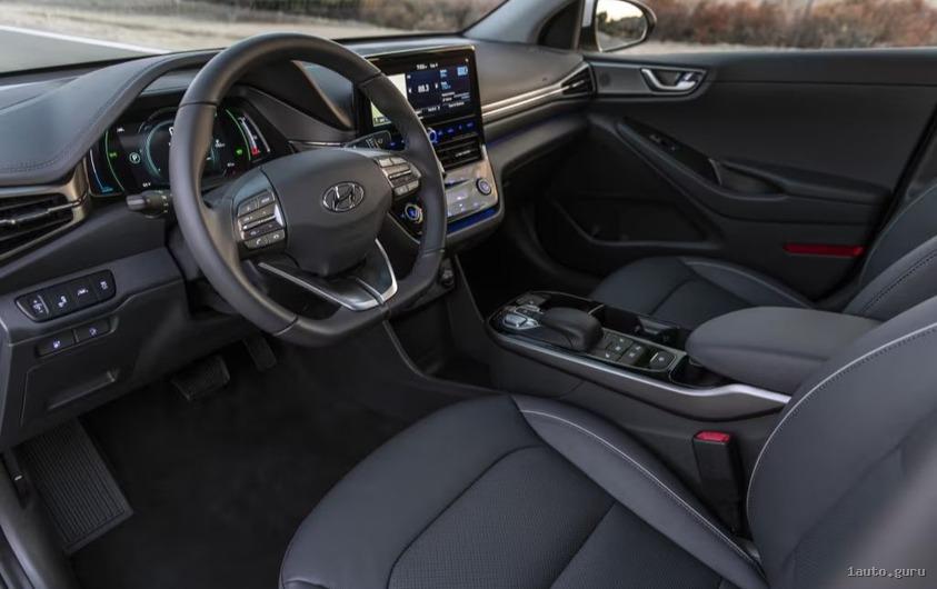 Hyundai Ioniq Electric після рестайлінгу — інтер’єр північноамериканської версії з лівим кермом